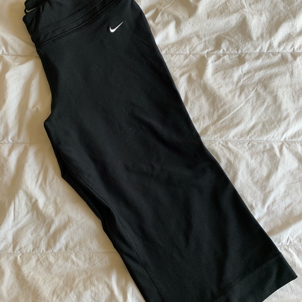 🛍Black Nike Dri-Fit Capris - Picture 3 of 5